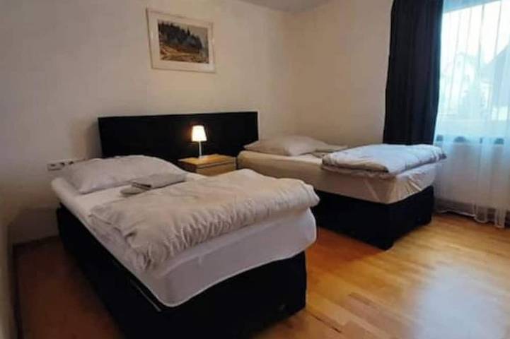 Ganze Wohnung, 3 - Zimmer Ferienwohnung - Reutlingen Heinestr og in Reutlingen, Neckar-Alb
