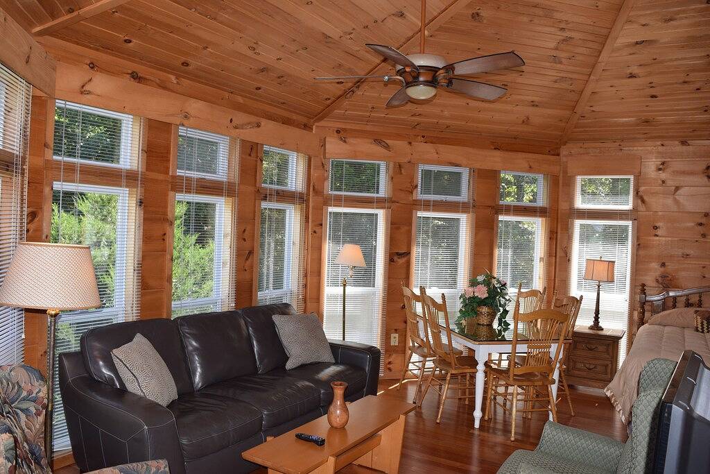 Die Octagon Suite im Country Manor Inn in Tuckaleechee, Blount County