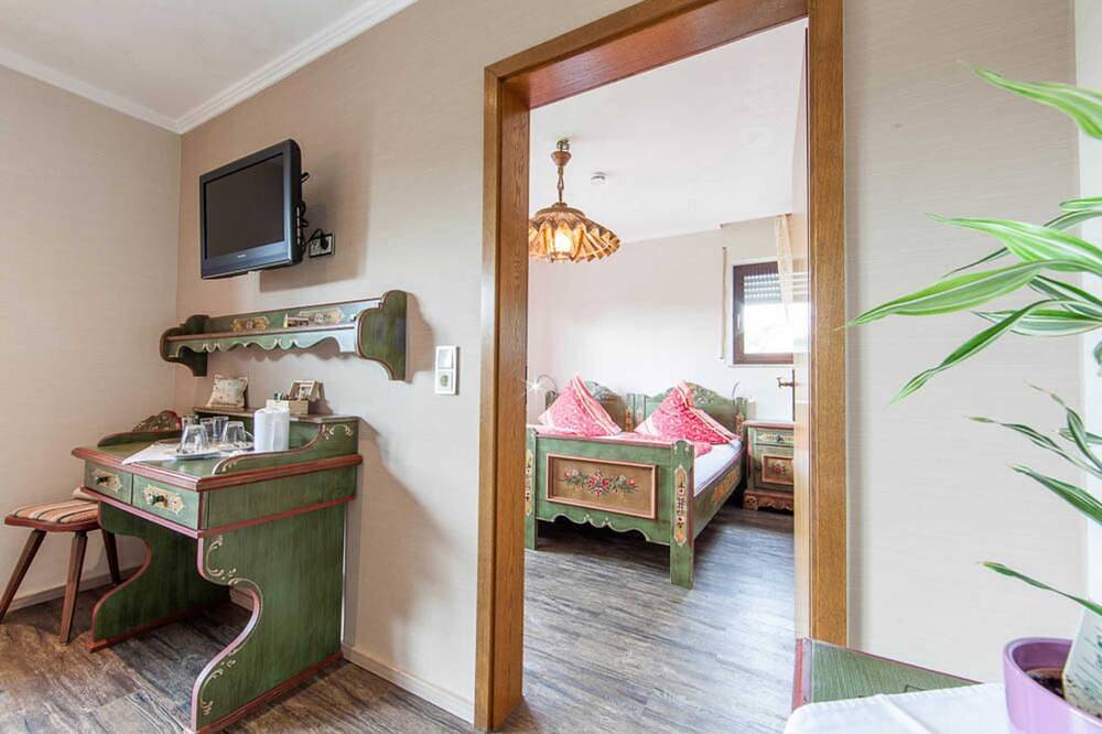Ganze Wohnung, Landhaus Suite - Landgasthaus Zum Kreuzberg in Schönbach, Vulkaneifel