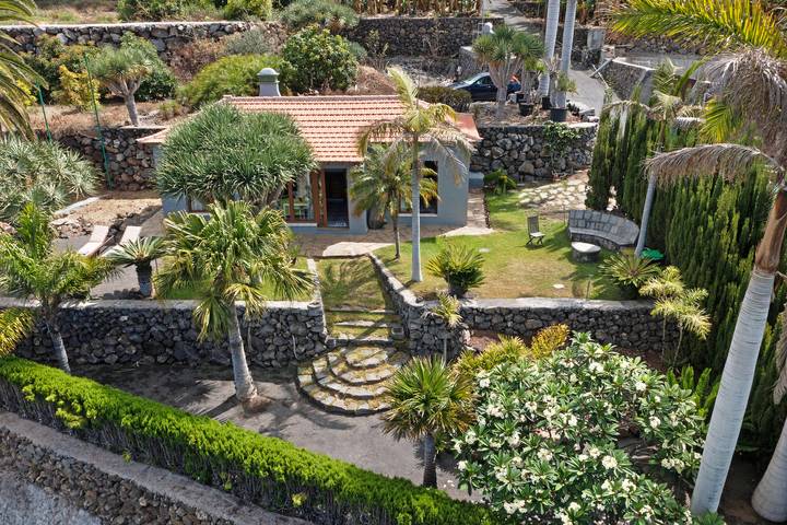 Villa for 4 people, with garden in La Palma