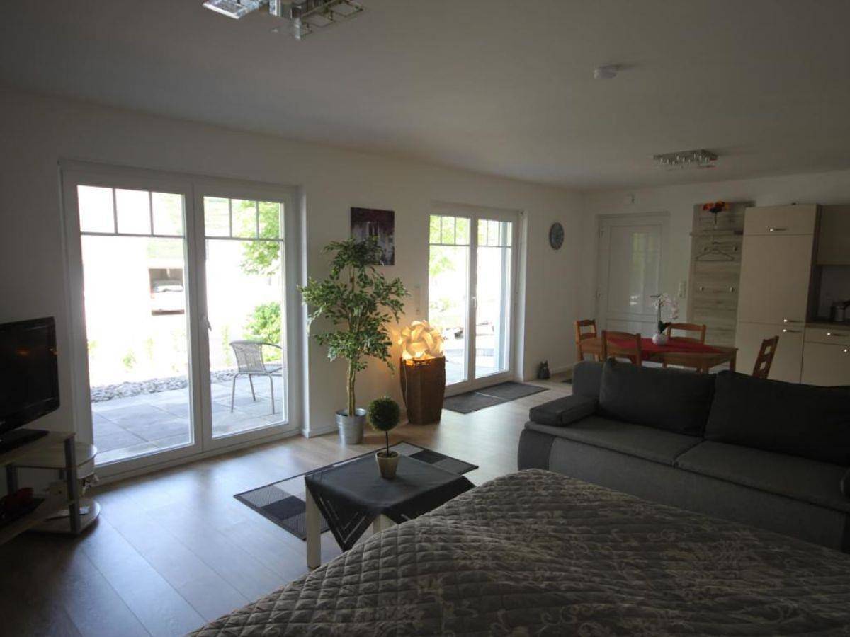 Geheel vakantieappartement, Appartement, douche of bad, terras in Oberfell, Osteifel