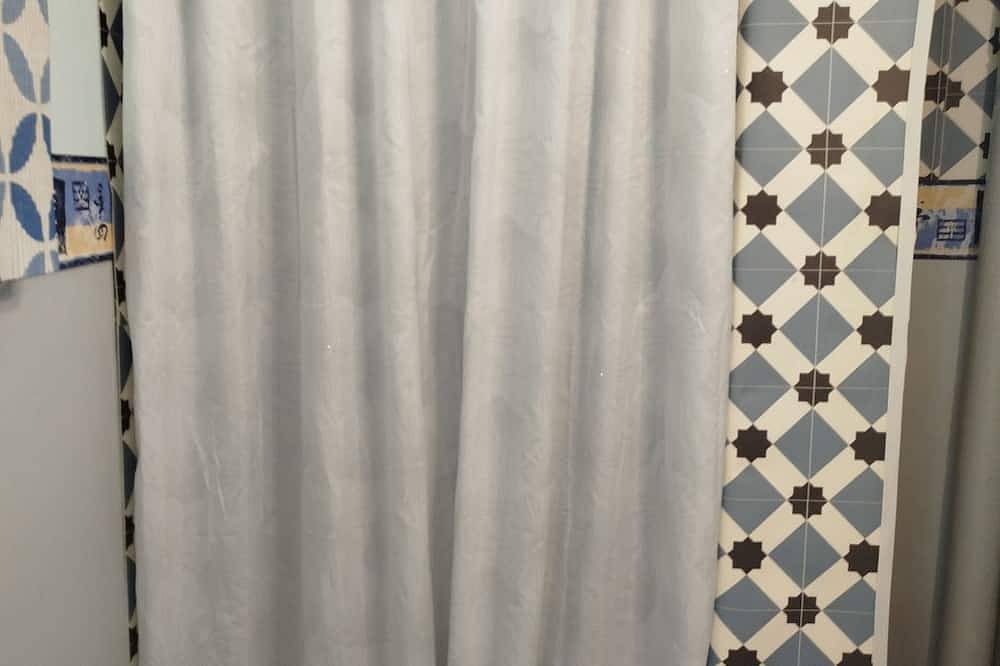 Entire apartment, Entire apartment with all privacy 5 minutes walk from Pau train station and in Pau, Béarn