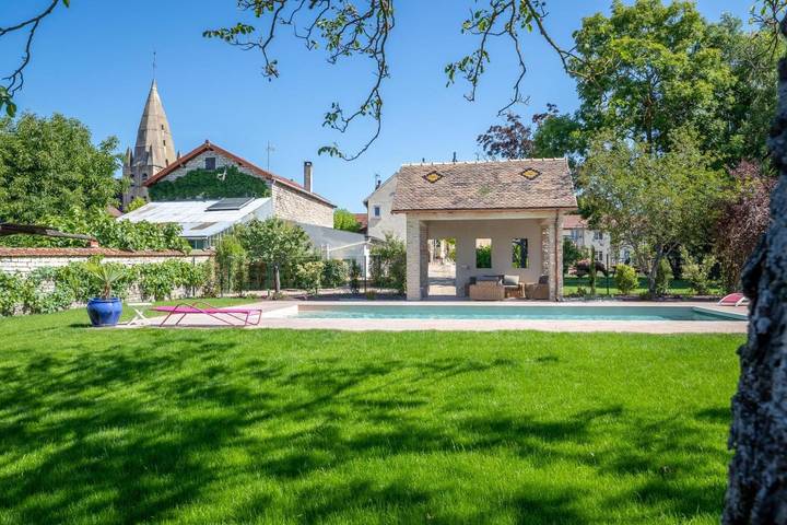 Location de vacances pour 2 personnes, avec Terrasse et Jardin ainsi que Piscine et Vue à Bligny-lès-Beaune
