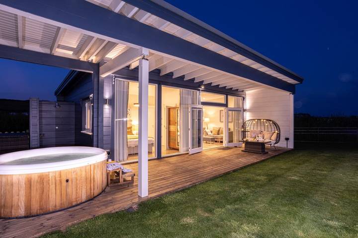 Cottage for 2 people, with Hot tub and Terrace in Georgeham