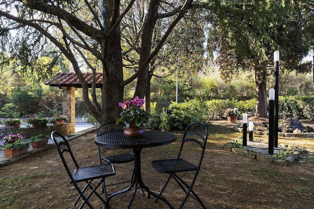 Podere La Rosa, Wohnung in offener Landschaft, aber 5 Gehminuten vom Zentrum entfernt. in San Quirico d'Orcia, Orciatal