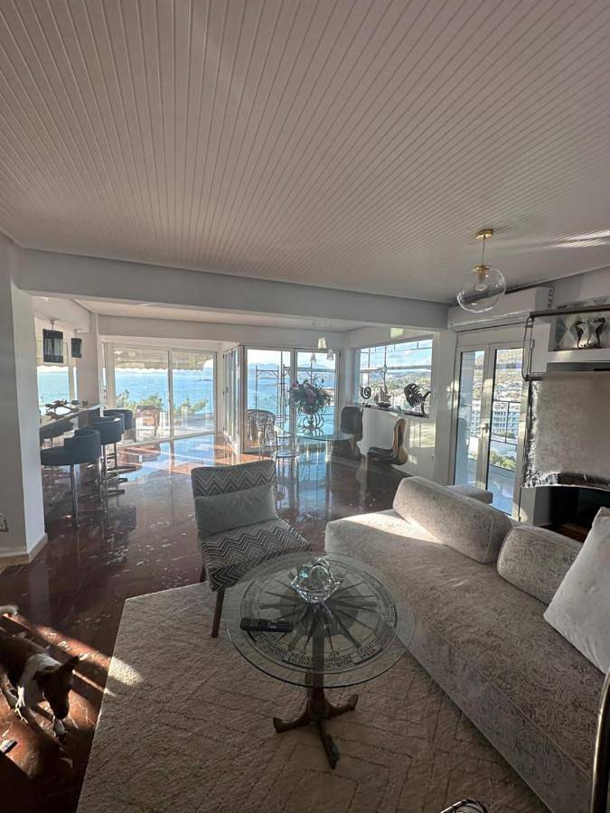 Gîte pour 5 personnes, avec balcon dans Saronida - 4