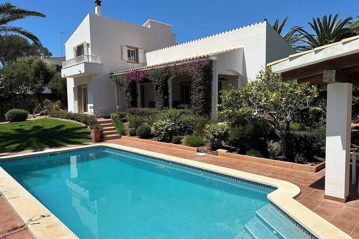 Villa für 6 Personen, mit Balkon und Garten