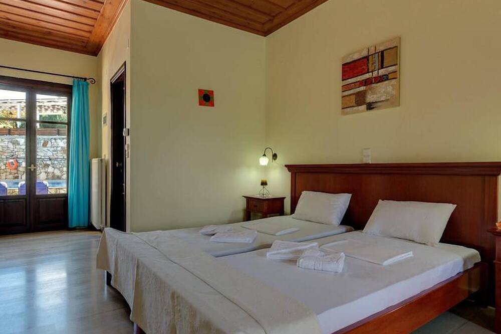 Group Accomodation, Heliopetra Studios And Houses in Douliana, Vamos
