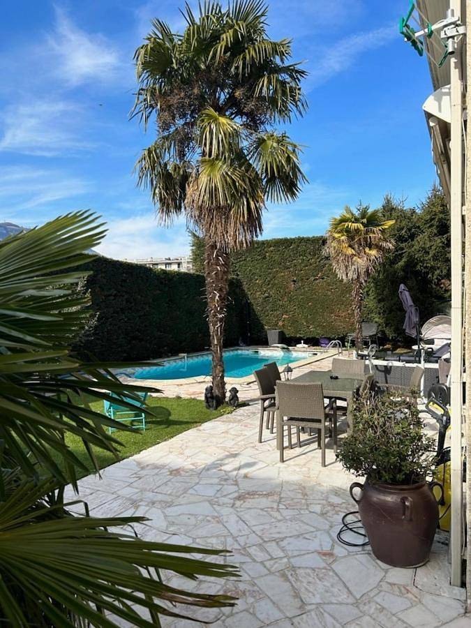 Gîte pour 4 personnes, avec Terrasse et Piscine à Seyssins
