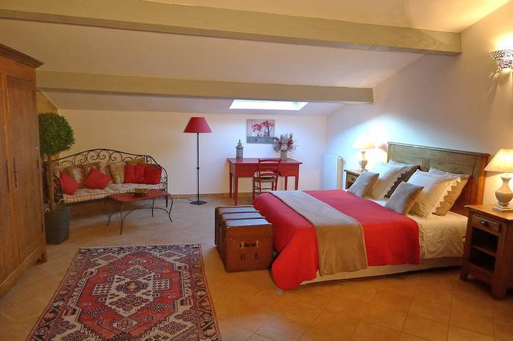 Gîte pour 6 personnes, avec piscine ainsi que terrasse et jardin à Vers-Pont-du-Gard - 2