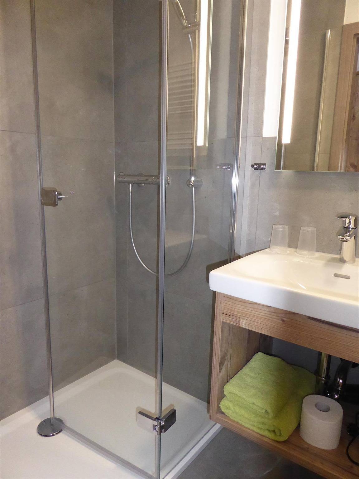 Ganze Ferienwohnung, Doppelzimmer, Komfort + in Oberwiesenthal, Erzgebirge