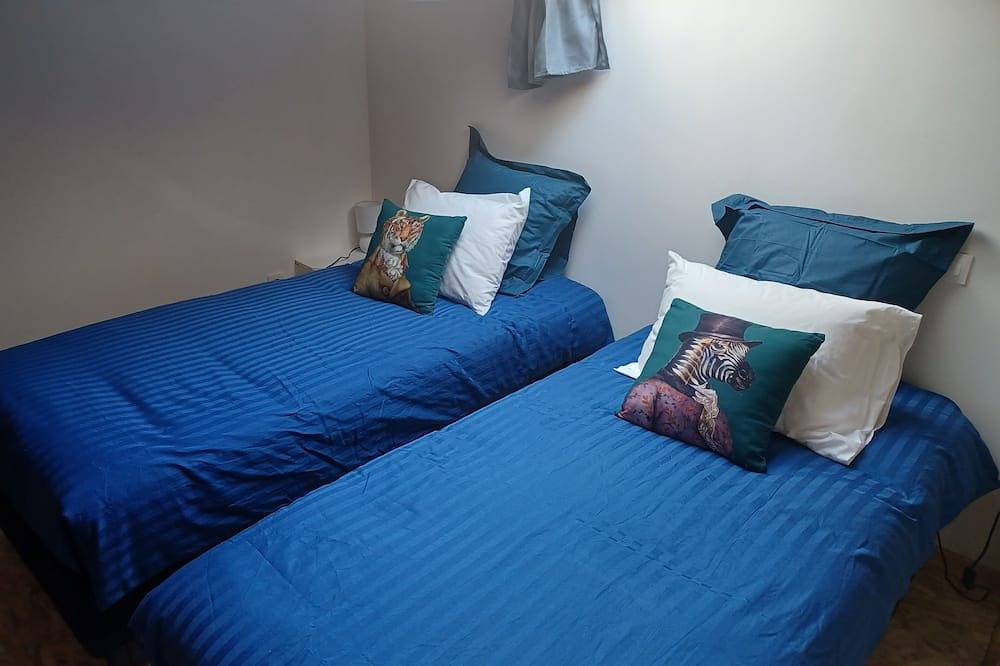Chambre d'Emma, whirlpool bath, free Wi-Fi, free private parking in Neufmaisons, Lunéville region