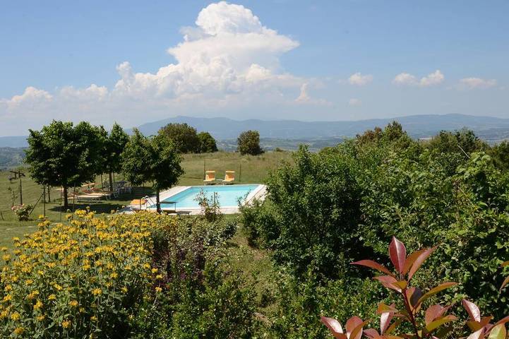 Agriturismo per 4 persone, con piscina e giardino nonché idromassaggio in Città della Pieve