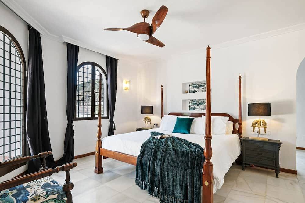 Sahara Villa in Carib Playa, Marbella