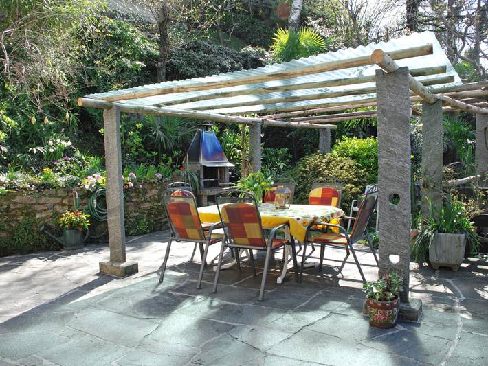 Ferienwohnung für 5 Personen, mit Terrasse und Garten sowie Seeblick und Ausblick in Gambarogno