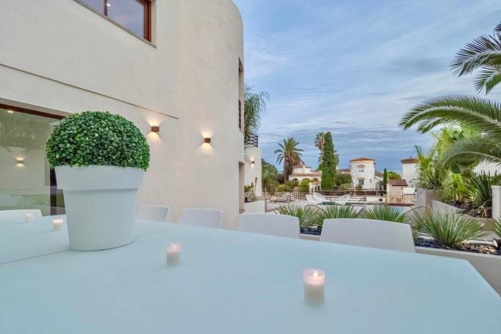 Chalet para 18 personas, con Terraza además de Piscina y Vistas en Provincia de Gerona - 3