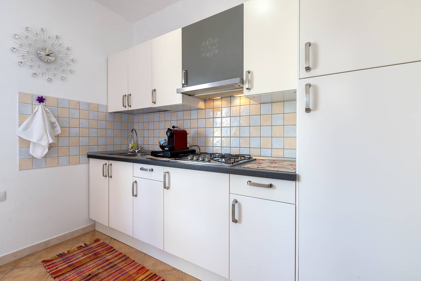 Casa vacanze 'Mare Nostrum' con vista sulle montagne, terrazza privata e aria condizionata in Castelsardo, Provincia di Sassari