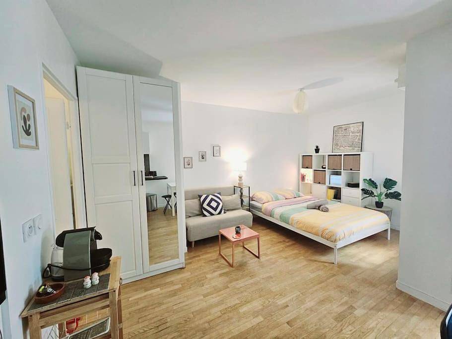 Appartement entier, One-Bedroom Apartment in Joinville-le-Pont, Val-de-Marne