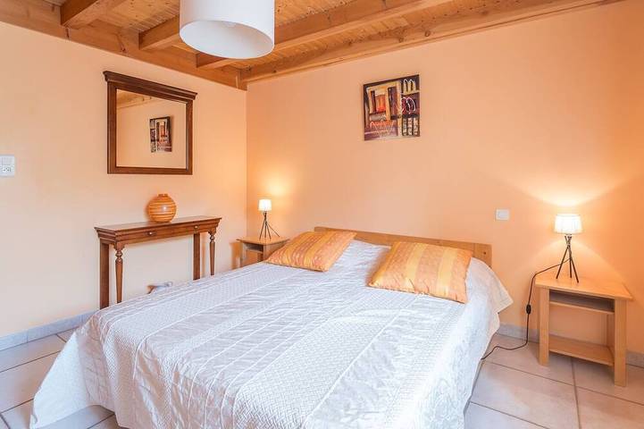 Gîte pour 8 personnes, avec terrasse à Sévérac-l'Église - 3