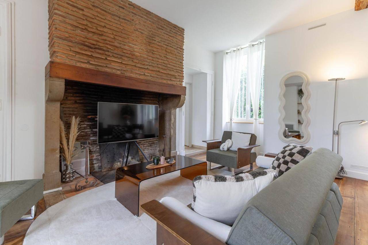 Appartement entier, Two-Bedroom Apartment in Lons, Béarn