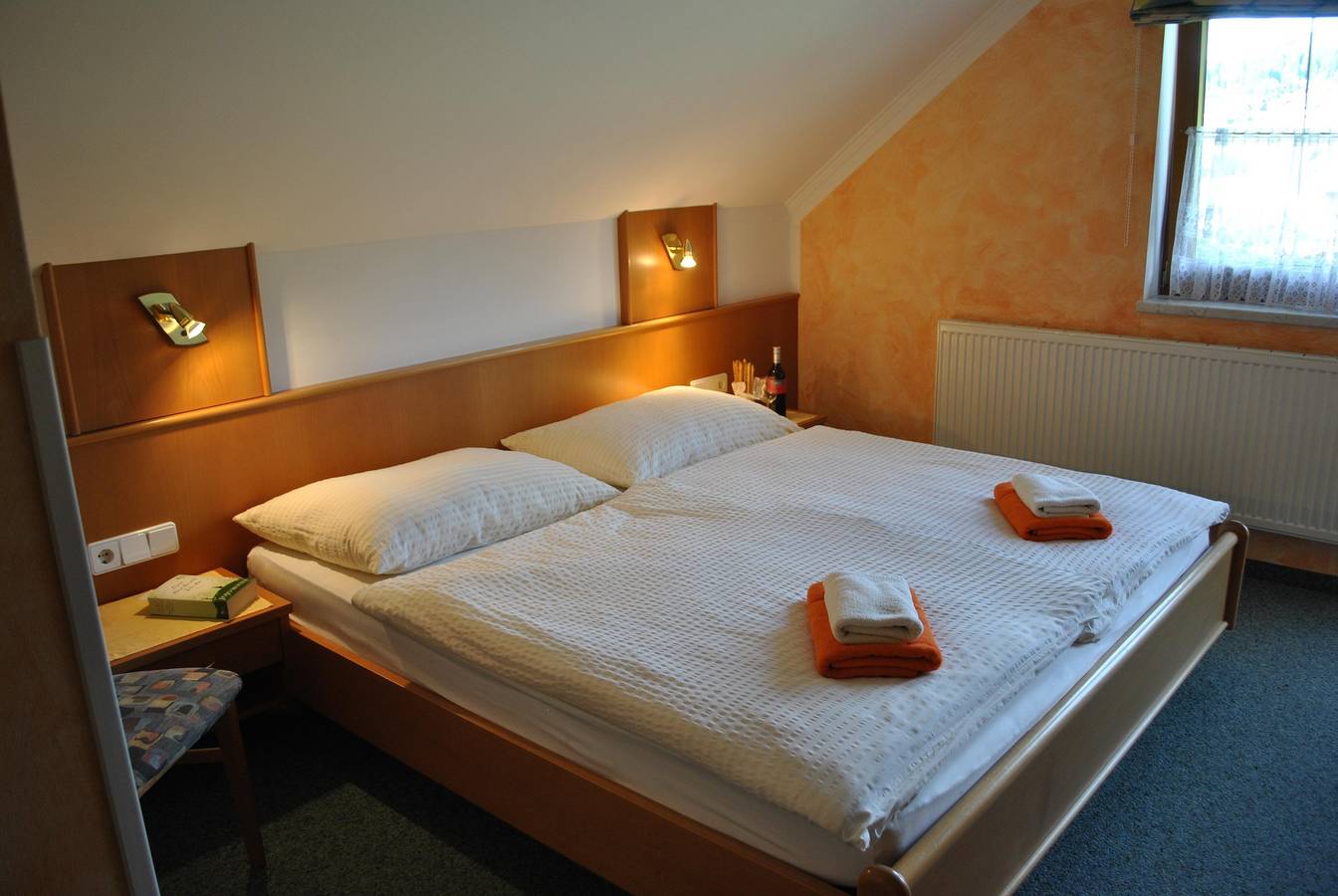 Doppelzimmer (5+7) mit Dusche, Wc in Mariapfarr, Bundesland Salzburg