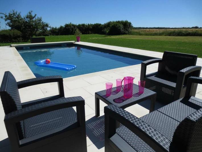 Location de vacances pour 4 personnes, avec piscine et terrasse à Nazelles-Négron - 2