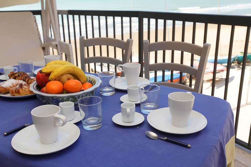 Appartamento intero, Appartamento luminoso sulla spiaggia per 5/7 persone. Wifi illimitato gratuito. in Marina di Ragusa, Provincia di Ragusa