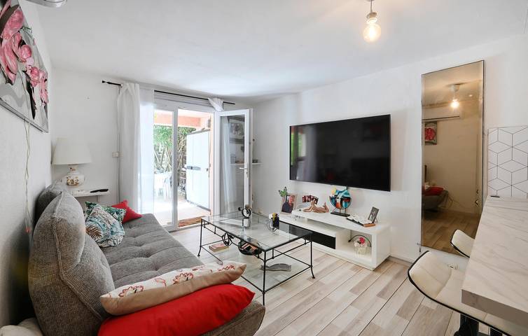 Apartamento vacacional entero, Acogedor Apartamento con WiFi, AC, Parking, Terraza - Cerca de Lunel in Lunel, Costa mediterránea (Francia)