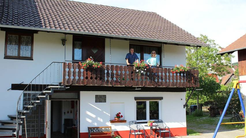 Ferienwohnung für 4 Personen, mit Balkon und Seeblick sowie Garten in Kaiserstuhl