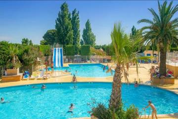 Camping pour 5 personnes, avec terrasse ainsi que piscine et jardin, animaux acceptés à Vic-la-Gardiole
