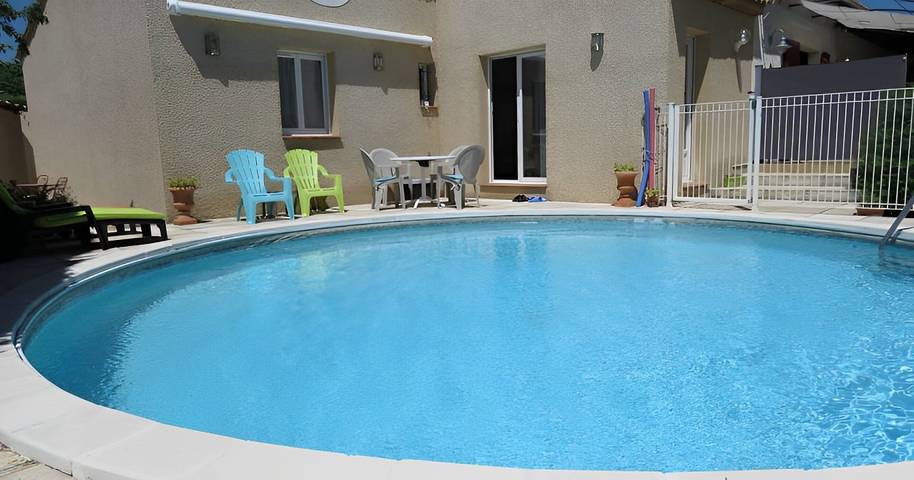 Gîte pour 4 personnes, avec terrasse ainsi que jardin et piscine à Mouriès - 2