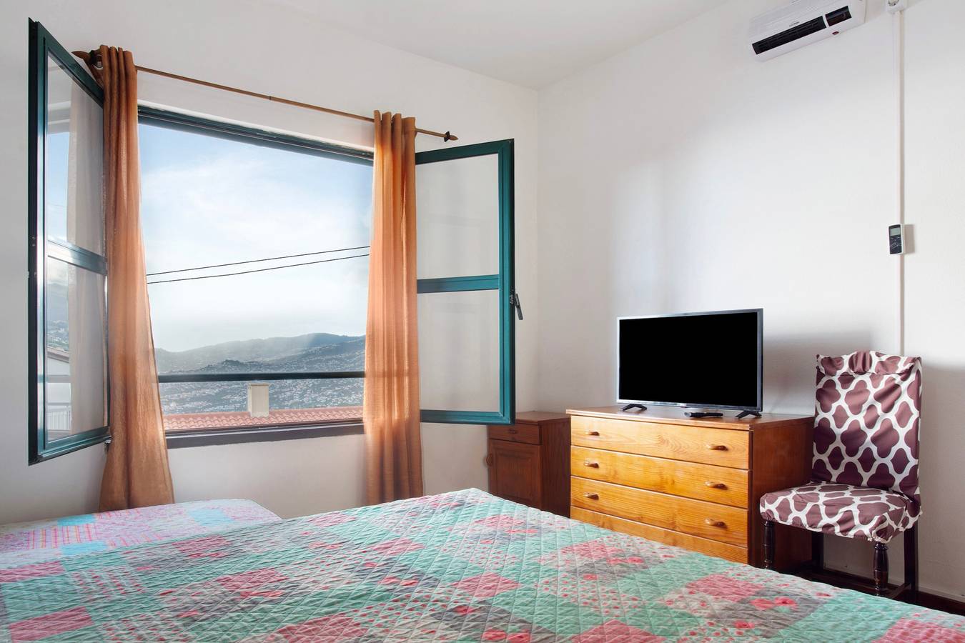Holiday Home "Slice of Paradise - Palheiro de Golf" with Sea View, Garden & Wi-Fi in São Gonçalo, Madeira