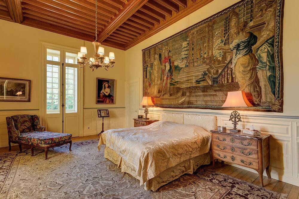 Château de Tocqueville, Tour Privée dans un Château Historique avec conciergerie in Tocqueville, Région de Cherbourg