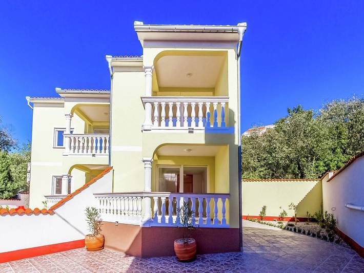 Holiday rental for 6 people, with balcony/terrace and terrace as well as pool in Croatia