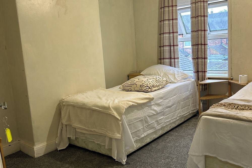 Stoke Staycation Gujjar House in Stoke-on-Trent, Midlands