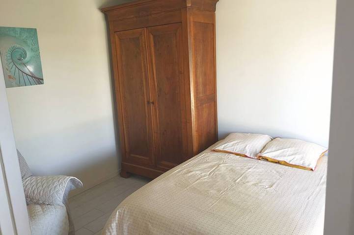 Modern wooden villa with swimming pool in Hourtin, Médoc Regional Natural Park