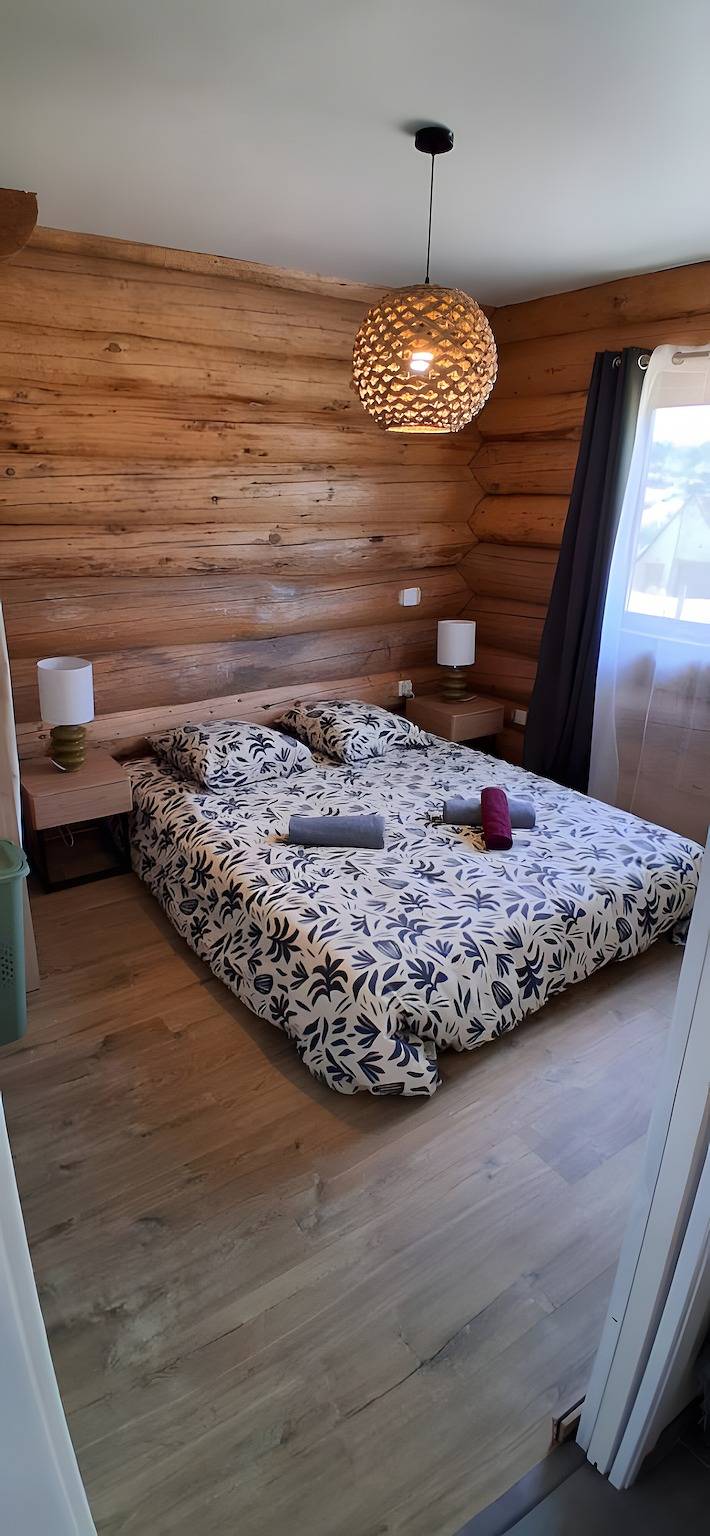 La Cabane en fuste De Maël in Saint-Mamet-la-Salvetat, Région d'Aurillac