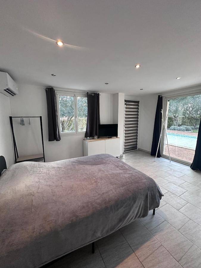 Gîte pour 2 personnes, avec jardin ainsi que piscine et terrasse, animaux acceptés à Lacroix-Falgarde - 2