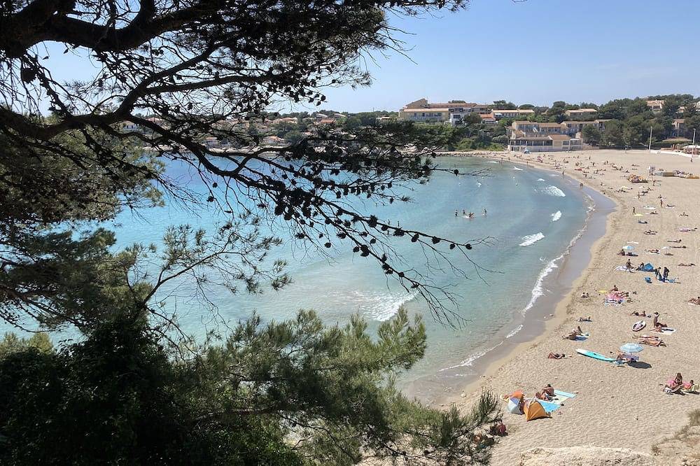 Entire apartment, New superb 90 m2 seafront apartment on the Côte Bleue in Martigues, Istres region