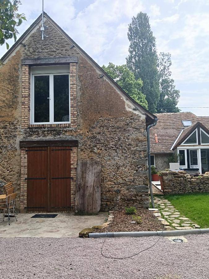 Gîte pour 4 personnes, avec piscine et jacuzzi ainsi que jardin et terrasse à Neuville-sur-Sarthe - 4