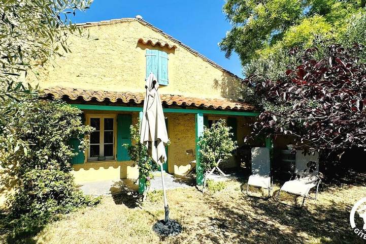 Location de vacances pour 2 personnes, avec piscine et jardin à Azille