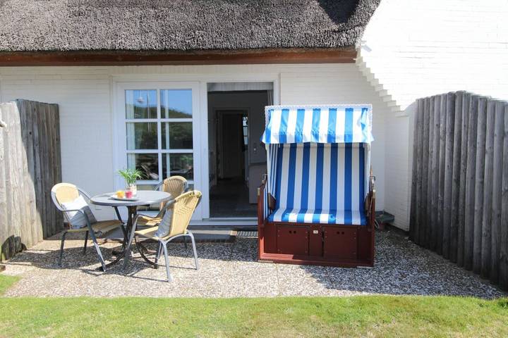 Ganze Wohnung, 3-Zimmer-Ferienappartement mit Süd-Terrasse zum ausgiebigen Sonnen in Nordfriesische Inseln (Schleswig-Holstein) (Schleswig-Holstein), Wenningstedt