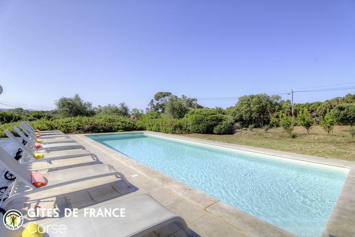 Gîte pour 9 personnes, avec Terrasse et Jardin ainsi que Piscine et Sauna à Pianottoli-Caldarello - 2