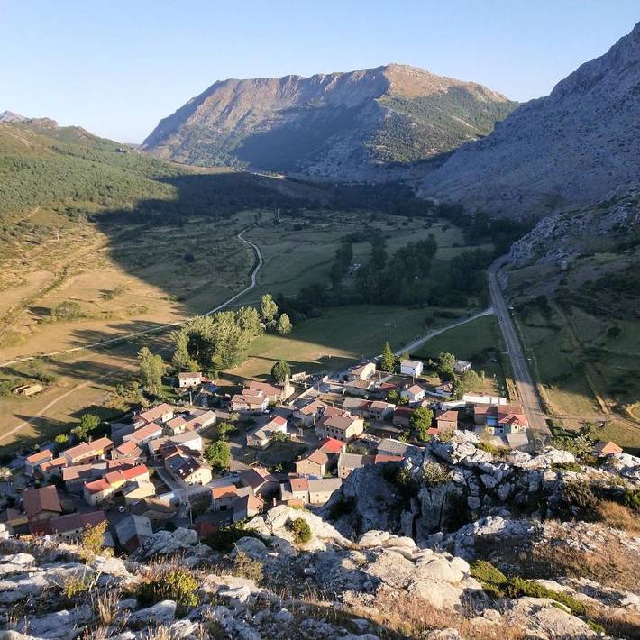 Casa rural para 8 personas, con jardín y vistas en Boca de Huérgano - 2