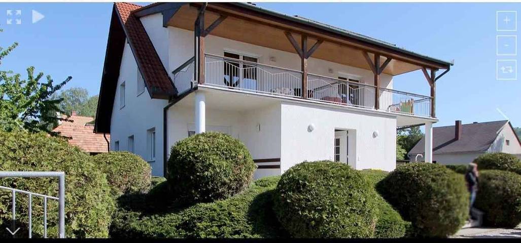 Ferienwohnung für 4 Personen, mit Balkon und Garten in Gyenesdias