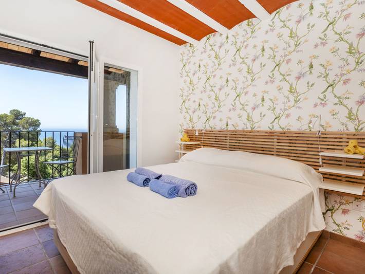 Lola in Santa Maria de Llorell, Tossa de Mar