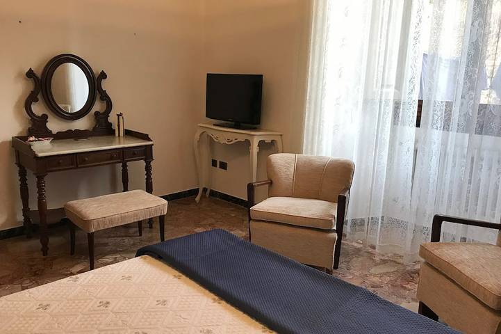 Casa Adriana con giardino privato all'interno di una Villa storica in Lastra a Signa, Provincia di Prato