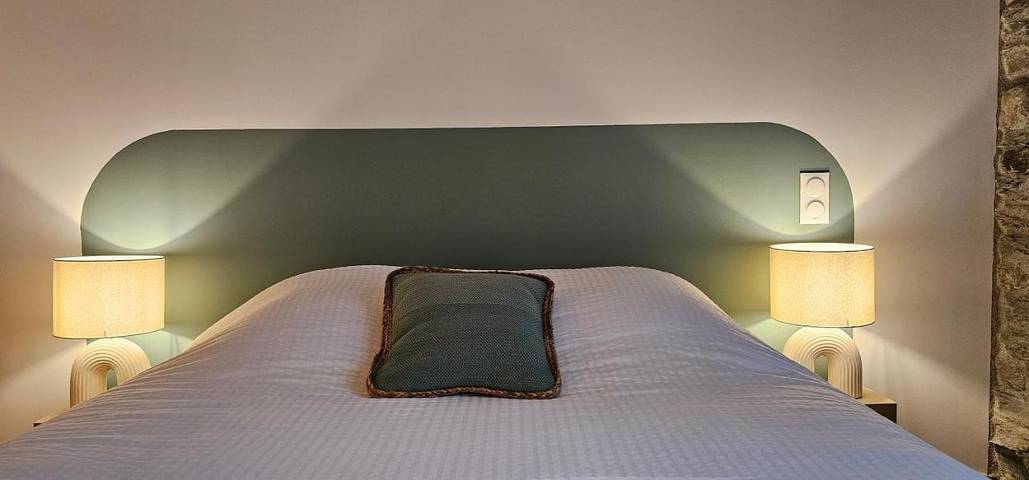 Location de vacances pour 2 personnes, avec jardin ainsi que vue et piscine à Antignac - 3