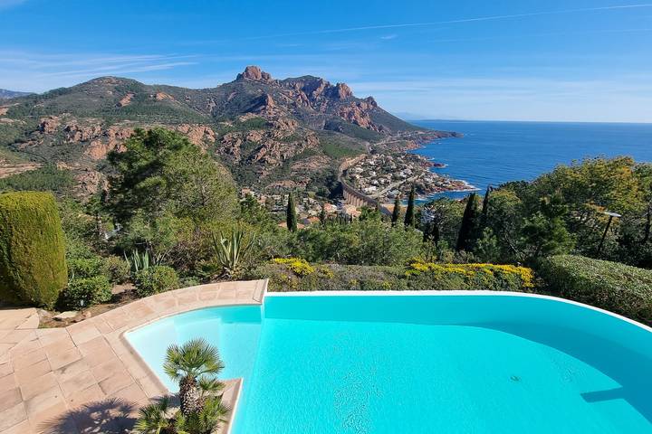 Villa für 14 Personen, mit Balkon und Terrasse sowie Garten und Pool