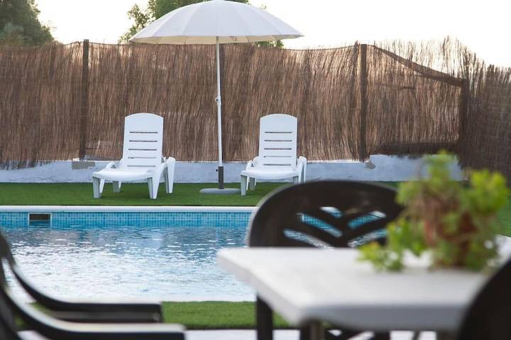 Casa rural para 16 personas, con jardín y vistas además de piscina y terraza, Se admiten mascotas en Arcos de la Frontera - 2